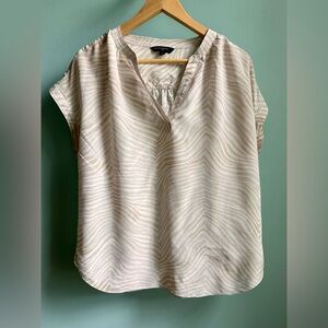Banana Republic Women’s 100% Silk Zebra Print V- Neck Blouse, Cream, Size M